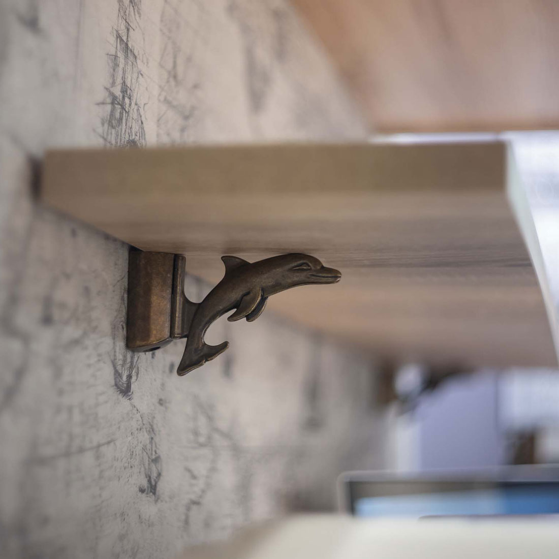 Полка навесная "Дельфин" 90 см (Таксония)